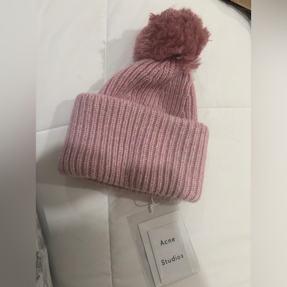 Acne Studios beani new with tags !!